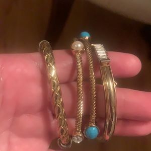 Beautiful gold tone bracelet bangle